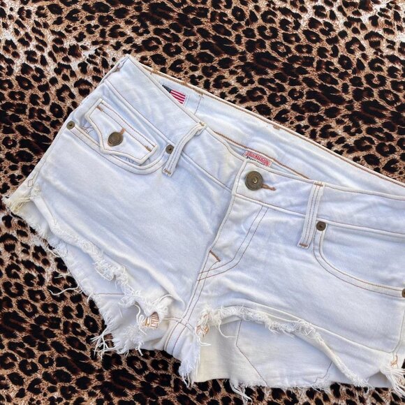 ♡︎ 2000s white denim shorts ♡︎ - Picture 2 of 8